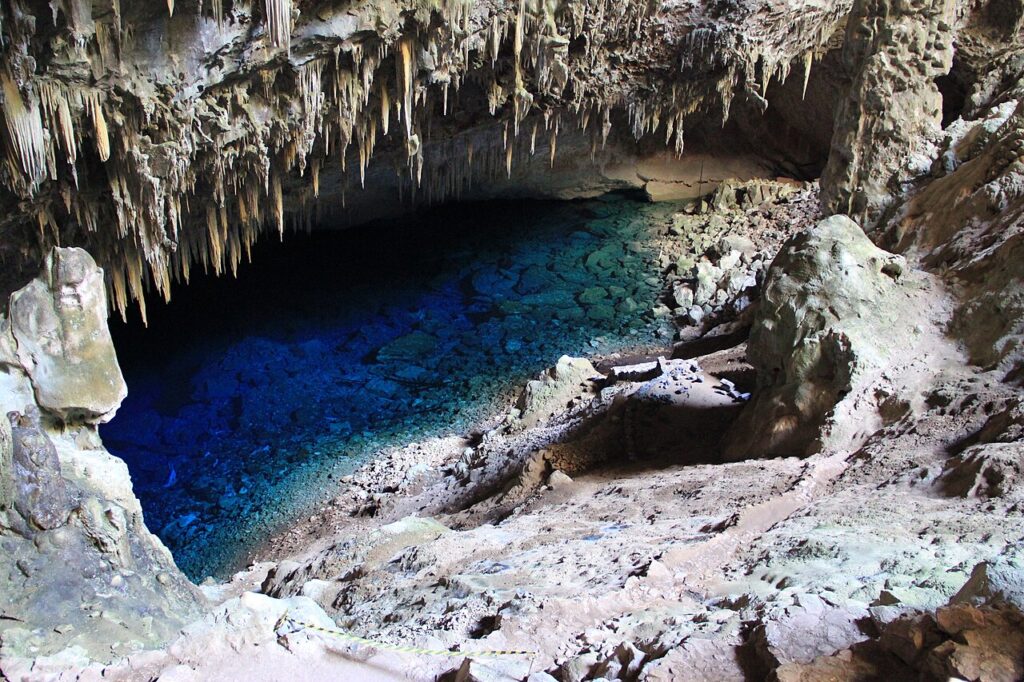 Gruta do Lago Azul